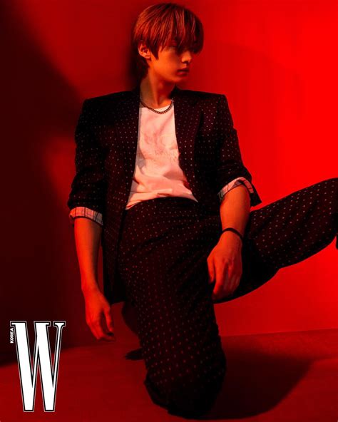 lee know gucci w korea